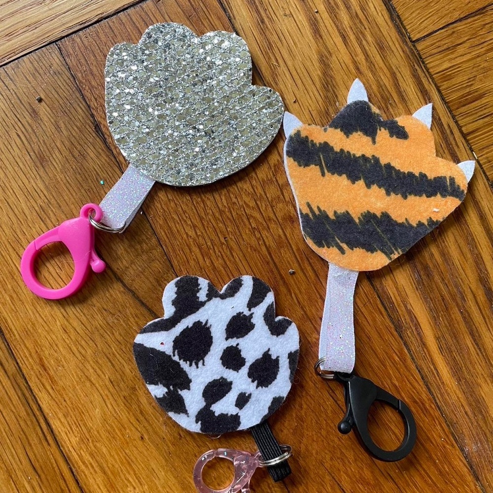 Handmade Paw Print Keychain Set - Picture 2 of 2